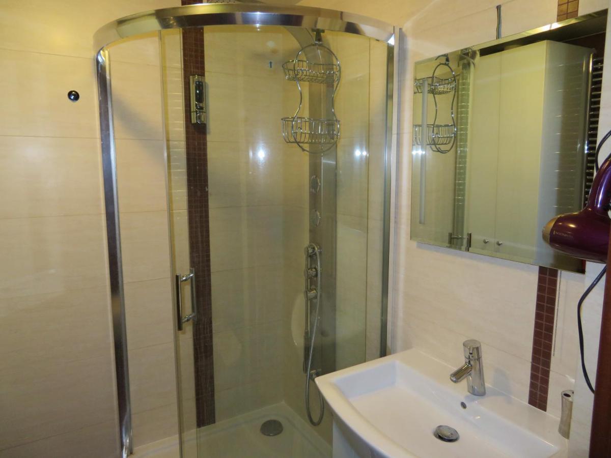 Apartament Flores 1 ミエルノ エクステリア 写真